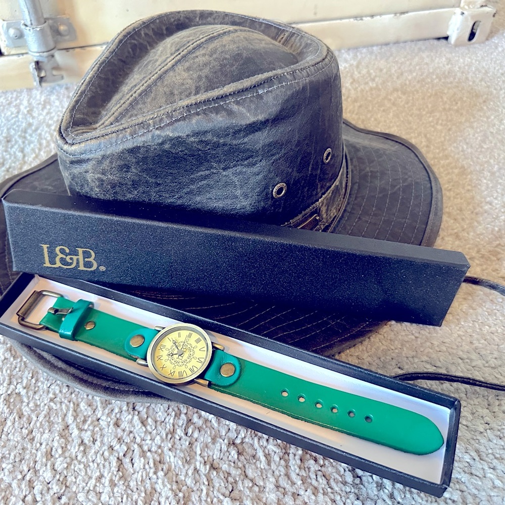 L&B Green Genuine Leather Watch. 🕰️ Vintage details.